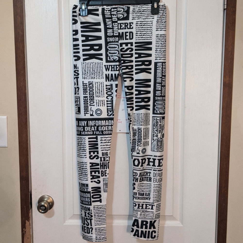 Harry Potter Daily Prophet Headlines Black & White Newspaper Leggings